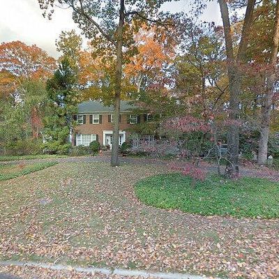 831 Apache Rd, Franklin Lakes, NJ 07417