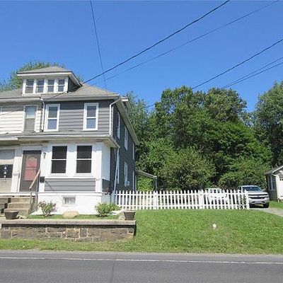 837 W Pennsylvania Ave, Pen Argyl, PA 18072