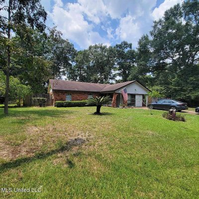 8609 Pine Cone Dr, Gautier, MS 39553