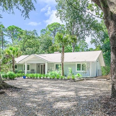 10 Donax Rd, Hilton Head Island, SC 29928