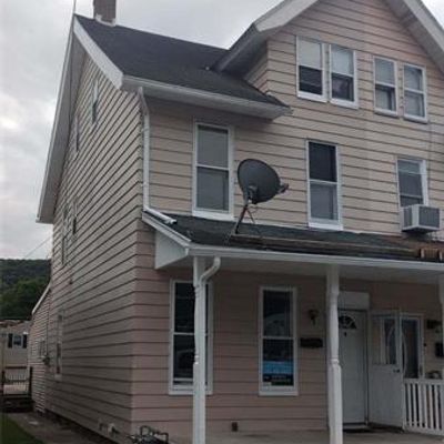 1014 Seneca St, Fountain Hill, PA 18015