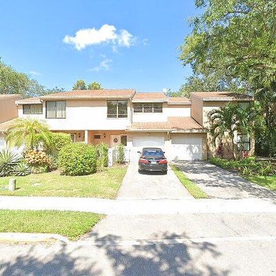 9884 Fairway Cove Ln, Plantation, FL 33324