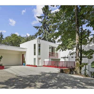 9990 S Riverside Dr, Portland, OR 97219