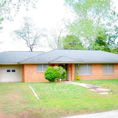 106 Jane Dr, Columbus, TX 78934