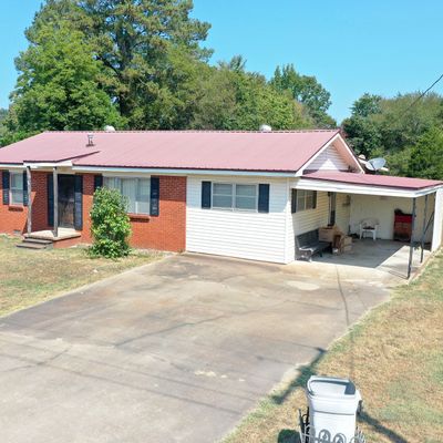 148 W Fourth Ave, Lobelville, TN 37097