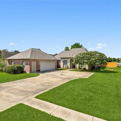 12423 Fawn Wood Dr, Walker, LA 70785