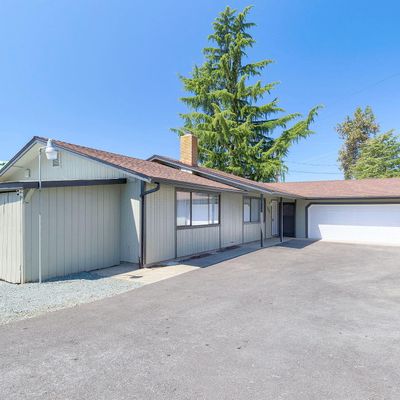 1696 Ne 9 Th St, Grants Pass, OR 97526