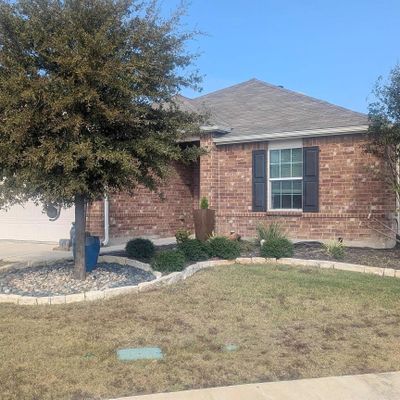 1833 Waggoner Dr, Cross Roads, TX 76227