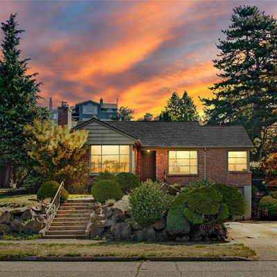 1908 Clise Pl W, Seattle, WA 98199