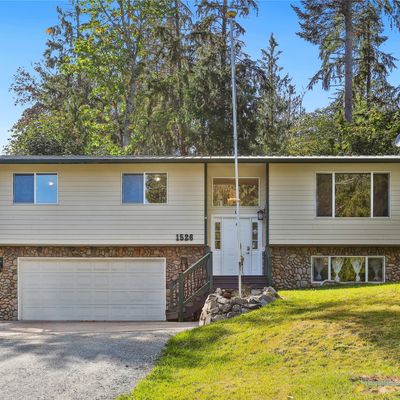 1526 Lake Dr, Camano Island, WA 98282