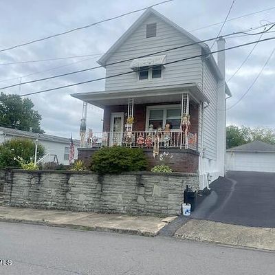 160 Elizabeth St, Pittston, PA 18640