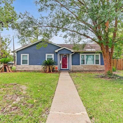 1603 W Sealy St, Alvin, TX 77511