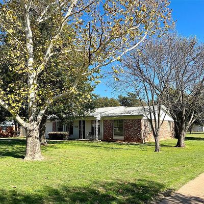 215 Carolyn Rd, Nocona, TX 76255