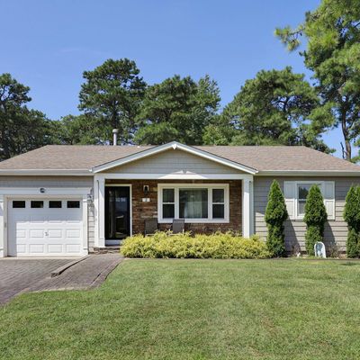 2 Pembroke Ln, Toms River, NJ 08757