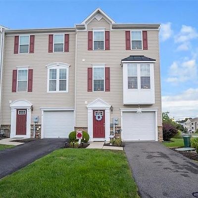 2 White Rose Ln, Easton, PA 18045