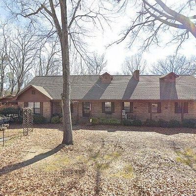 203 Farrar Dr, Fulton, MS 38843