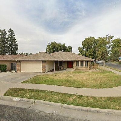 2601 Pinewood Dr, Madera, CA 93637