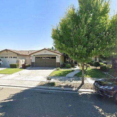 2384 Shadow Berry Dr, Manteca, CA 95336