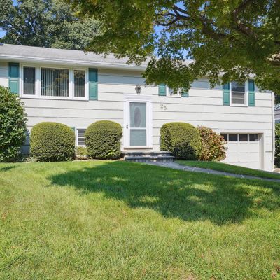 25 Donohue Dr, Norwalk, CT 06851