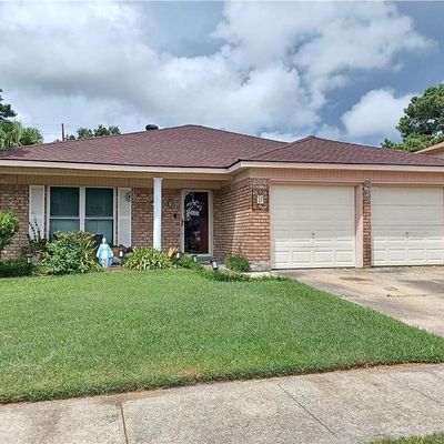 34 Terraza Del Oeste, Harvey, LA 70058