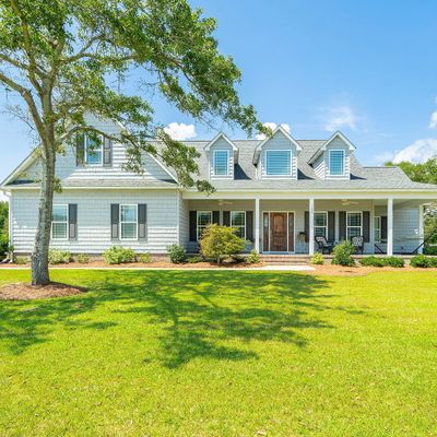 300 Angelfish Ct, Newport, NC 28570