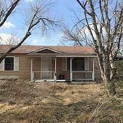 303 Eastman St, Ladonia, TX 75449