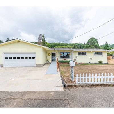 3030 Morris Pl, Reedsport, OR 97467