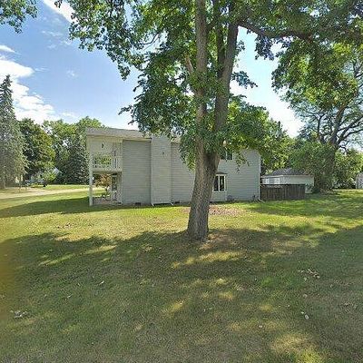 411 Shoreview Dr, Waterford, MI 48328