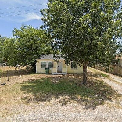 412 N Berry St, Throckmorton, TX 76483