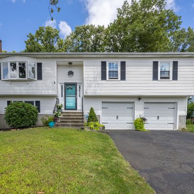 40 Hidden Pond Dr, Waterbury, CT 06704