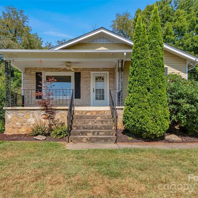 57 Nesbitt St, Waynesville, NC 28786