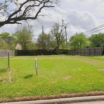 4629 Maple St, Bellaire, TX 77401