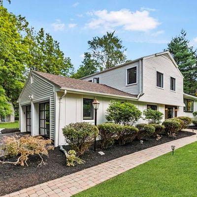 5 Fox Hill Rd, Upper Saddle River, NJ 07458