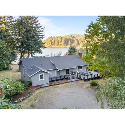 66227 N Bay Rd, North Bend, OR 97459