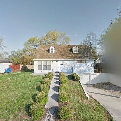 686 Thornton St, Liberty, MO 64068