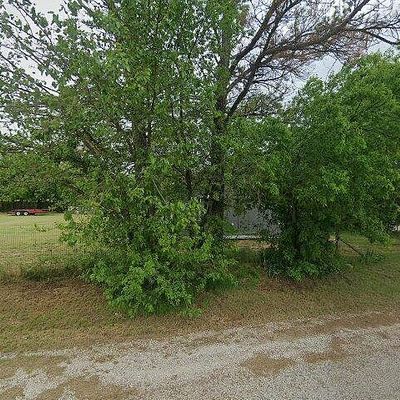 709 W Live Oak St, Alvord, TX 76225