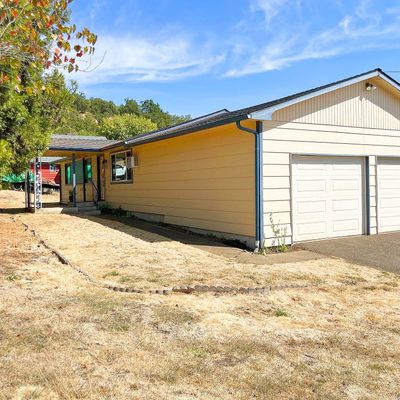 711 Meadow Ave, Roseburg, OR 97470