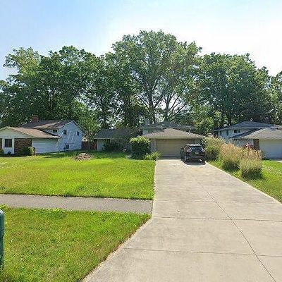 5737 Dorothy Dr, North Olmsted, OH 44070