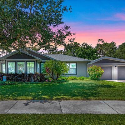 606 S Pine St, New Smyrna Beach, FL 32169