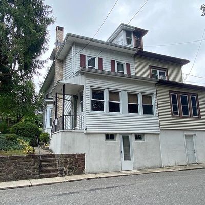 826 Seneca St, Pottsville, PA 17901