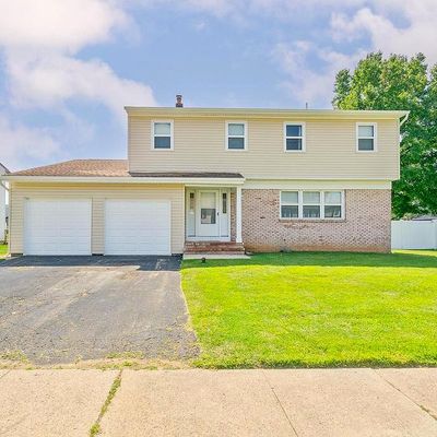 88 Taylor Dr, Levittown, PA 19054