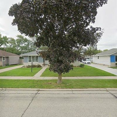 7266 W Cody Cir, Milwaukee, WI 53223