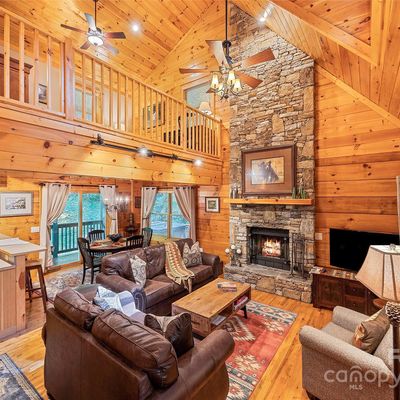 73 Twin Hickory Ln, Maggie Valley, NC 28751