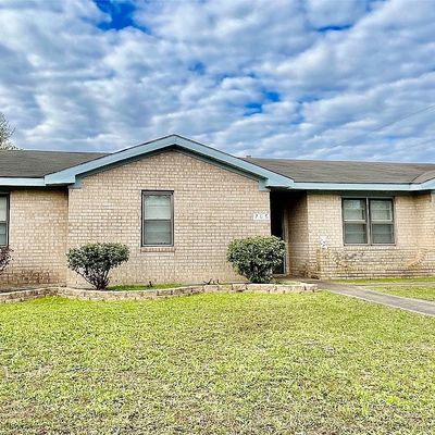 765 N Madison St, La Grange, TX 78945