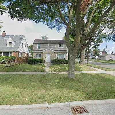 7702 W Keefe Ave, Milwaukee, WI 53222