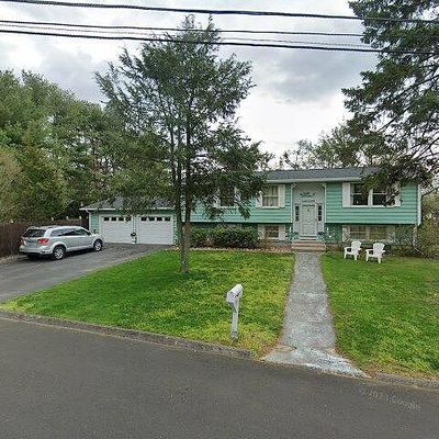 9 Vernon Ct, Milford, CT 06461