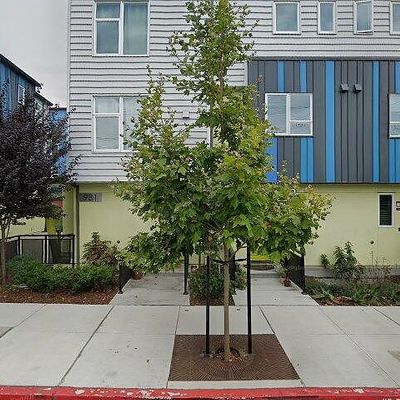 981 41 St St #110, Emeryville, CA 94608