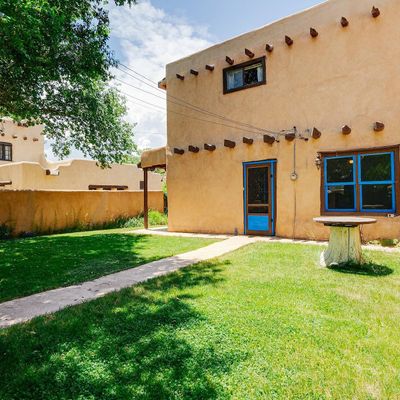 106 La Loma Pl, Taos, NM 87571