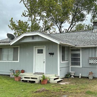 107 Avenue E, Highlands, TX 77562