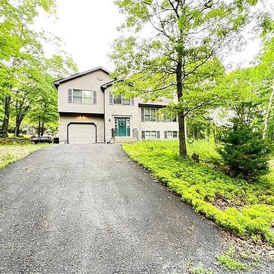 107 Warbler Ct, Bushkill, PA 18324